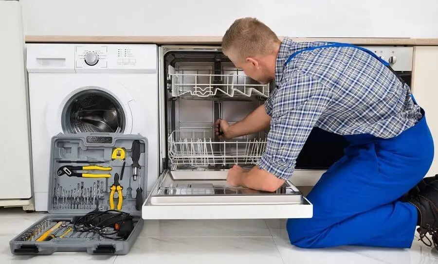 Etimesgut Copa servisi teknisyen ekibi beyaz eşya tamiri yaparken